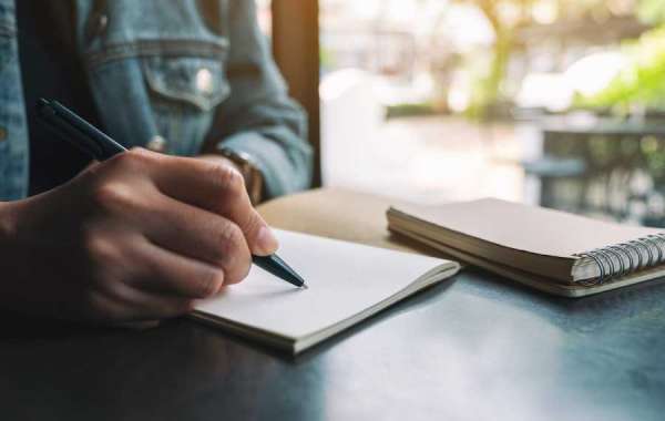 Simple Essay Topics to Land a Scholarship at Ivy League