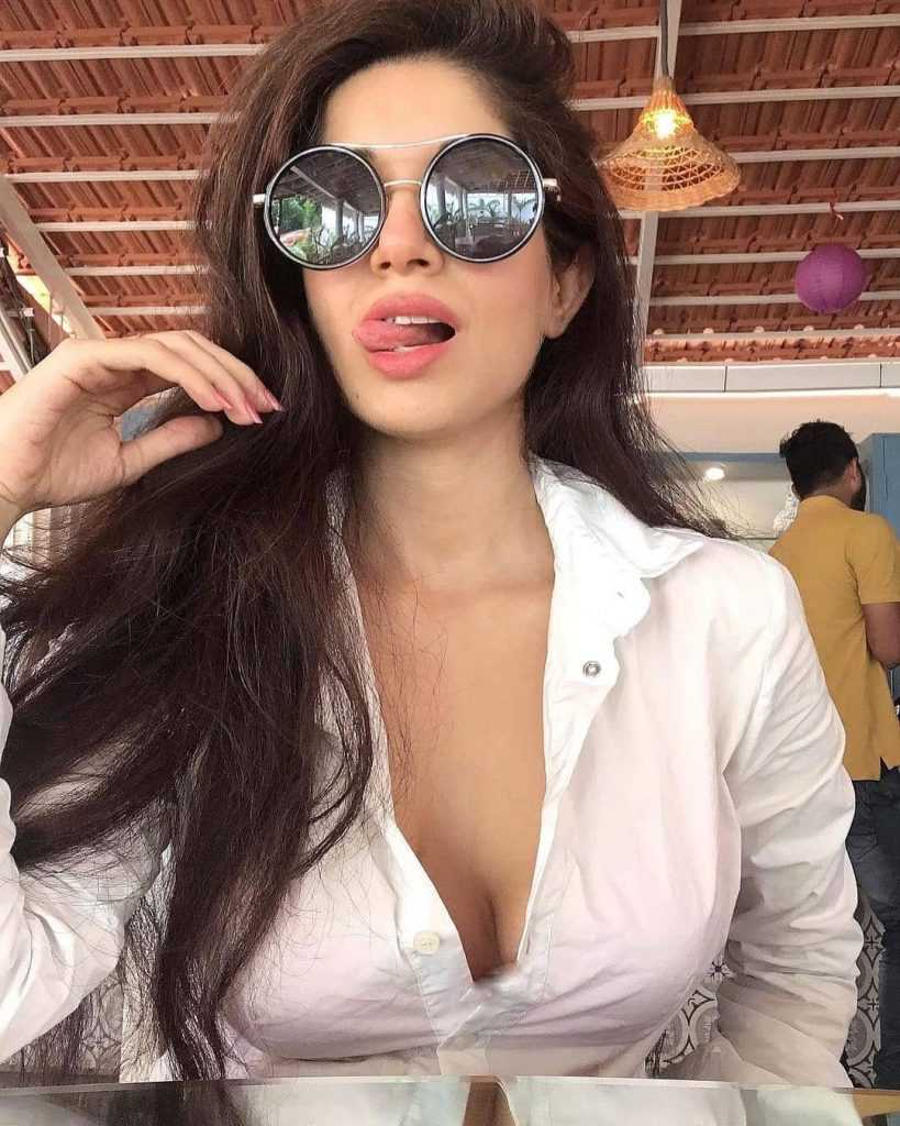 girls for sex in Karachi