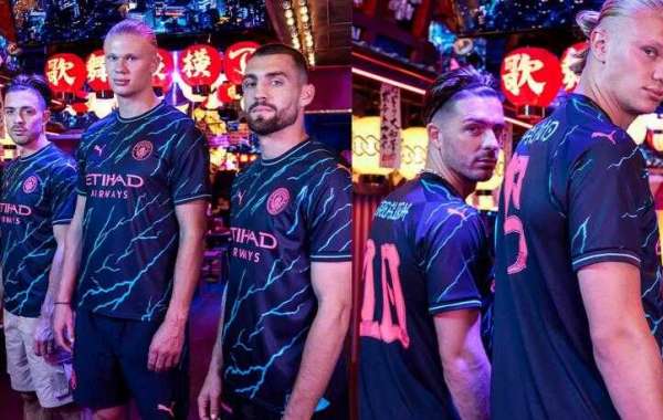 Manchester City 2023/24 tretji komplet